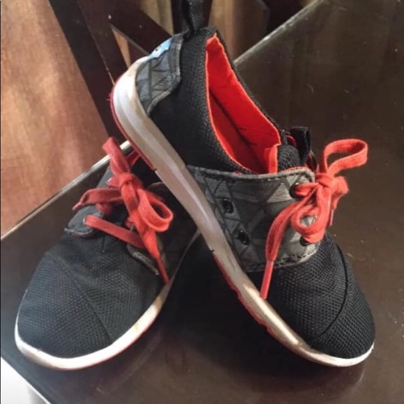 Boys Toms size 13 like New - Picture 2 of 5
